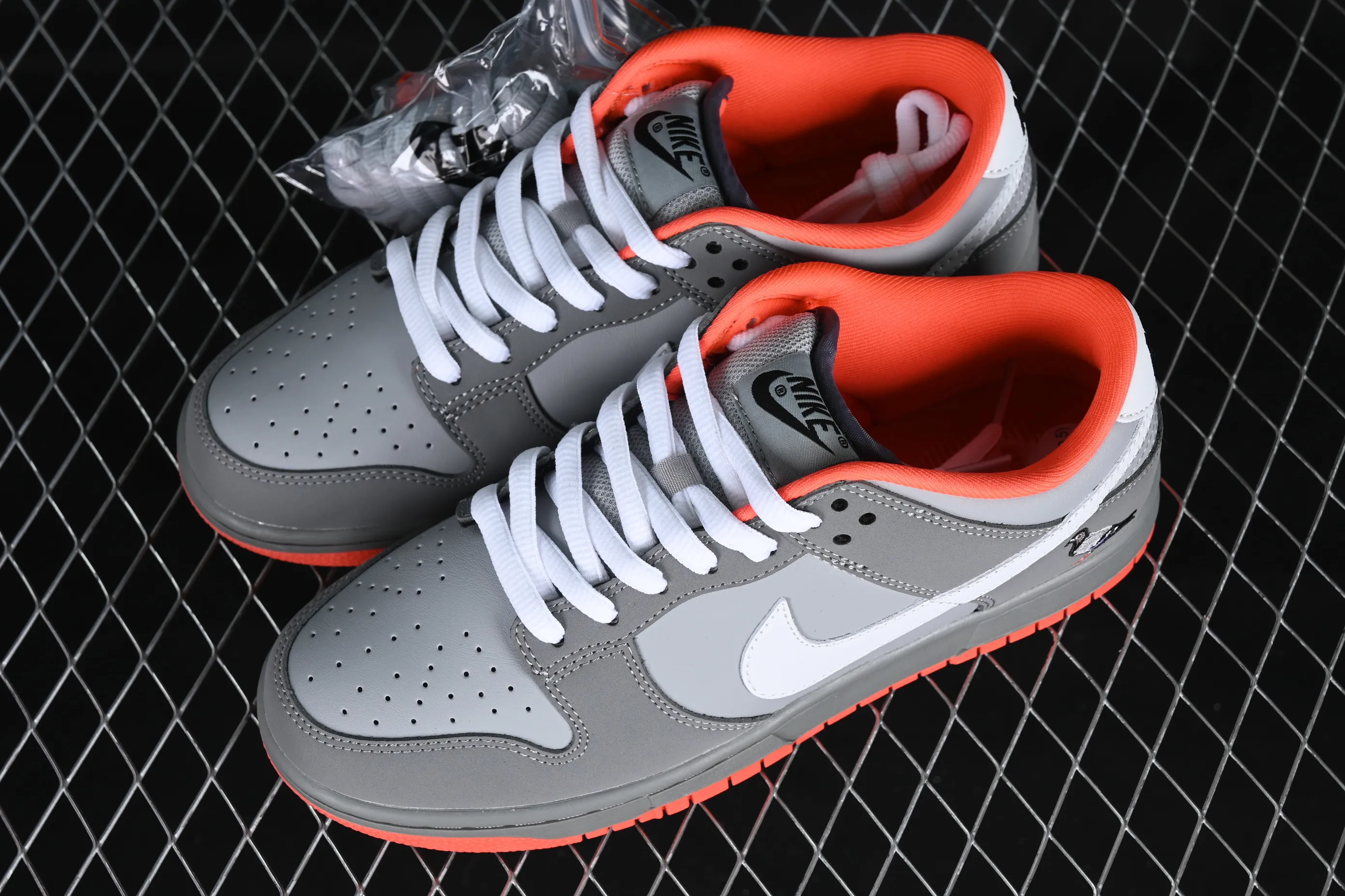 All Categories Nk SB Dunk Series Nk SB Dunk Low Low-top Sneakers K Version Nk Dunk Sb New York Gray Peace Dove New York City Limited SB Low-top Casual Sneakers 304292-011